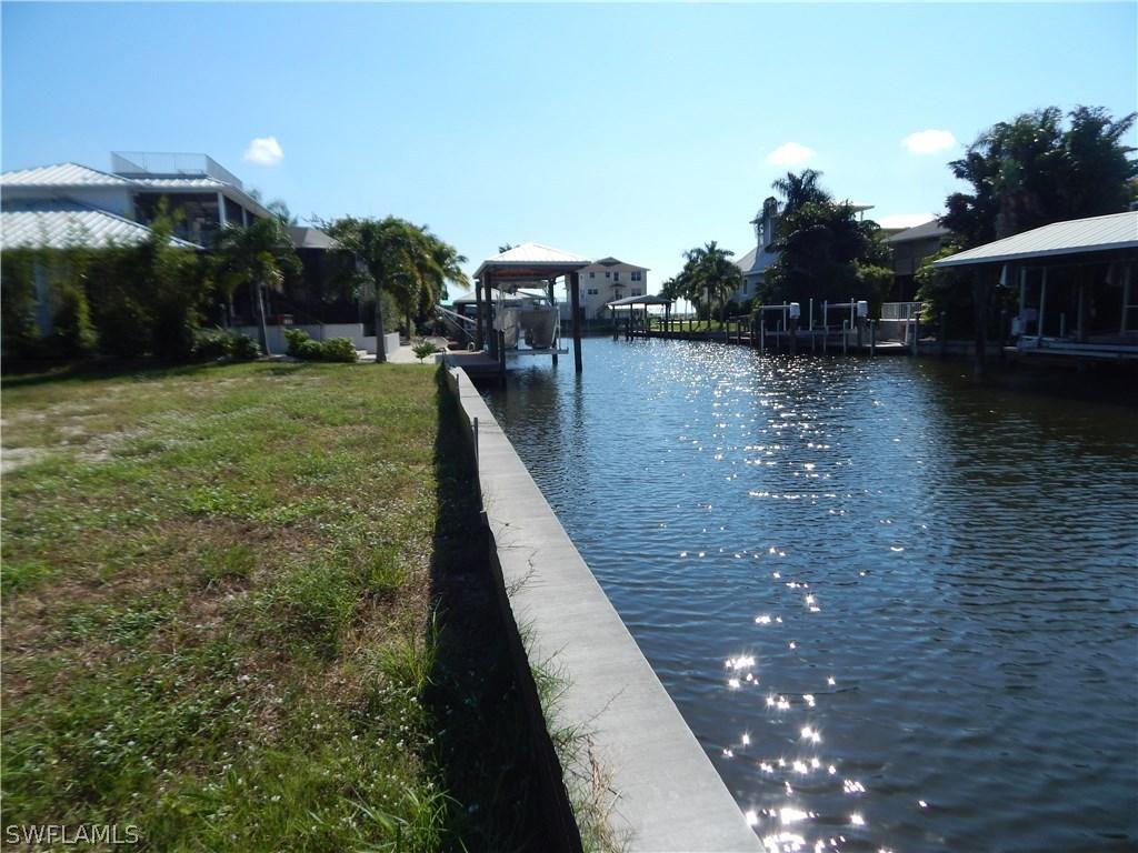 2353 Macadamia Ln., St. James City, FL 33956