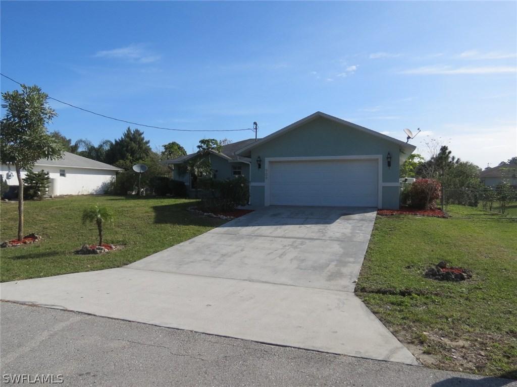 909 Medford Ave., Lehigh Acres, FL 33974
