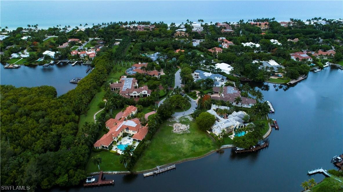 3300 Green Dolphin Ln., Naples, FL 34102