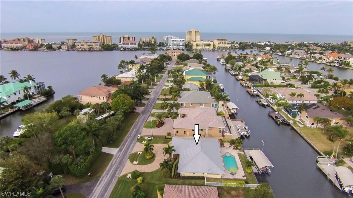 391 Lagoon Ave., Naples, FL 34108