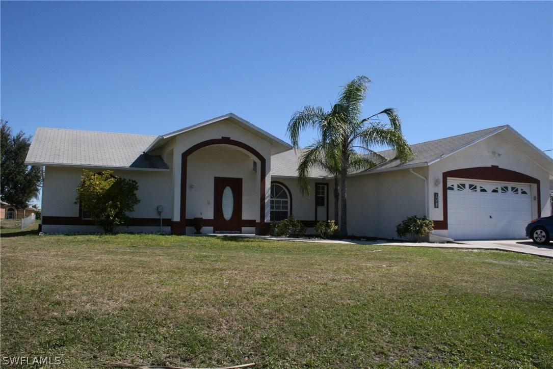 912 Alvin Ave., Lehigh Acres, FL 33971