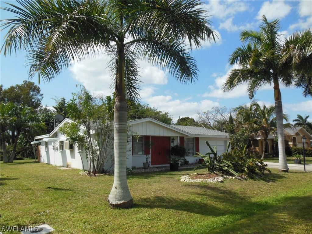 776 Entrada Dr., Fort Myers, FL 33919