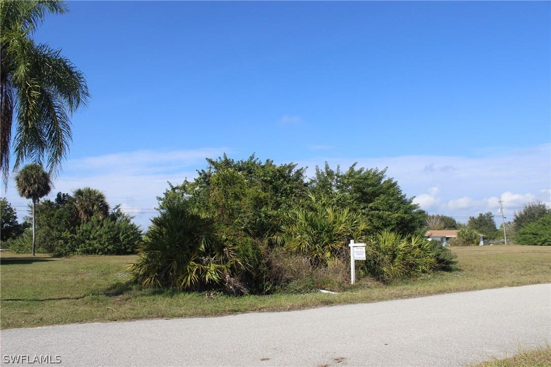 2220 NE 21st Pl., Cape Coral, FL 33909