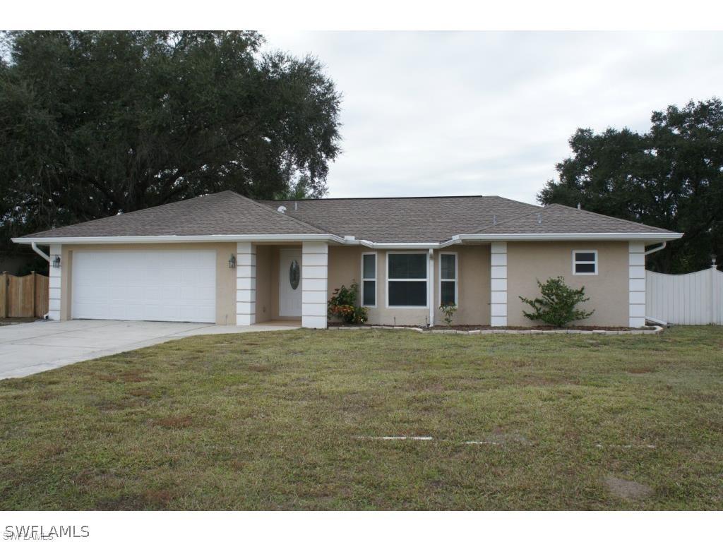513 Hibiscus Ave., Lehigh Acres, FL 33972