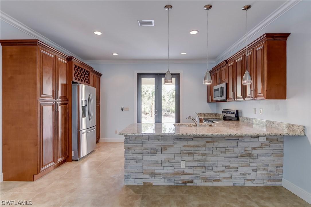 2735 12 Ave., Naples, FL 34120