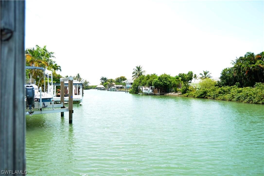 124 Hilo St., Naples, FL 34113