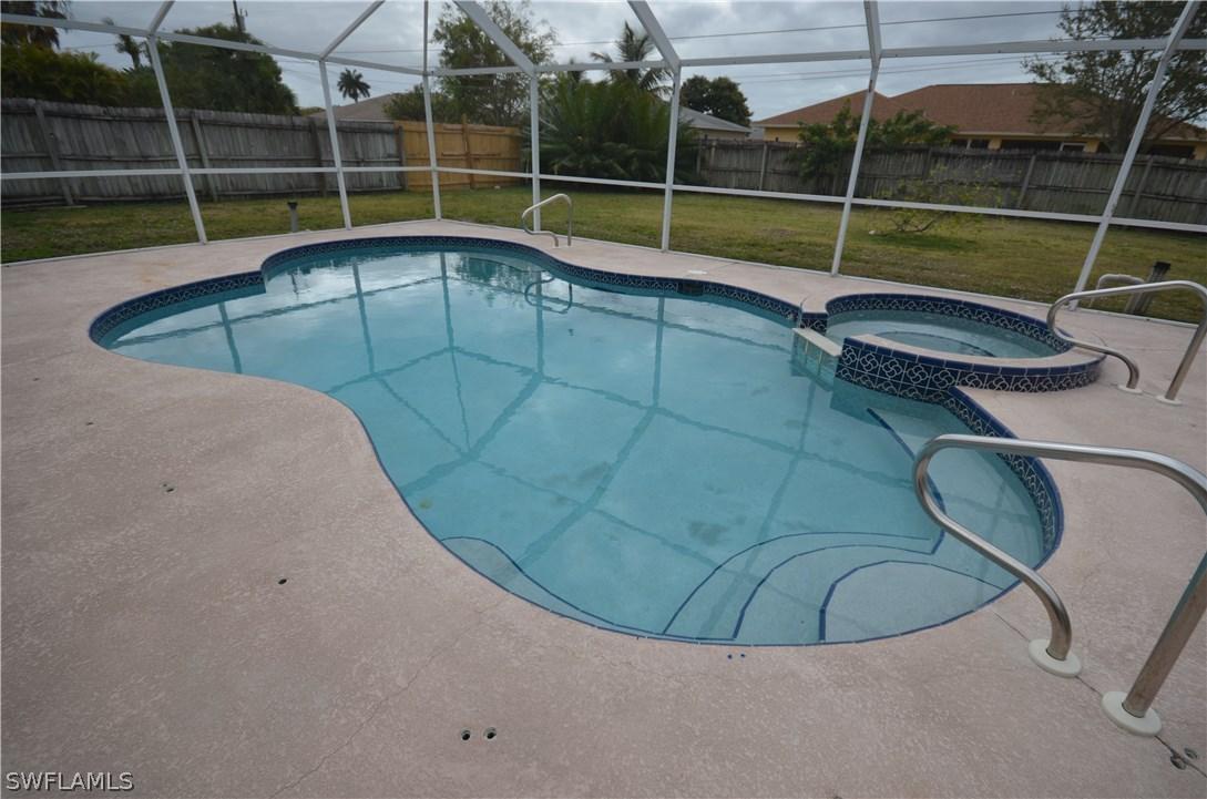 302 SE 27th Ter., Cape Coral, FL 33904