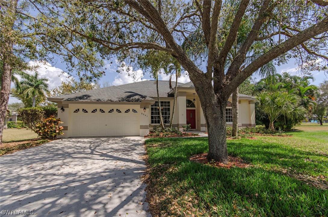 6941 Compton Ln., Naples, FL 34104