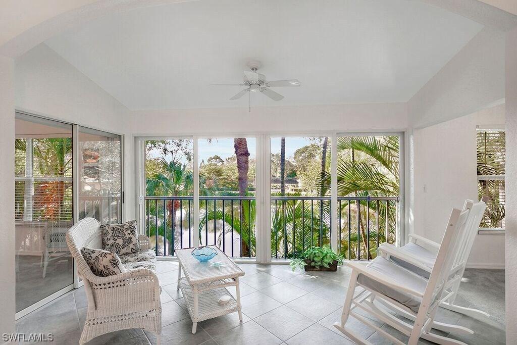 419 Emerald Bay Cir. #B4, Naples, FL 34110