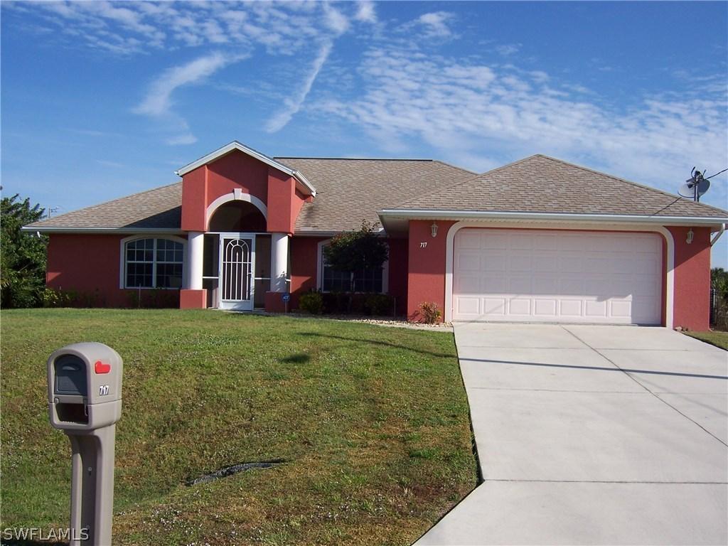 717 Cardinal St., Lehigh Acres, FL 33974
