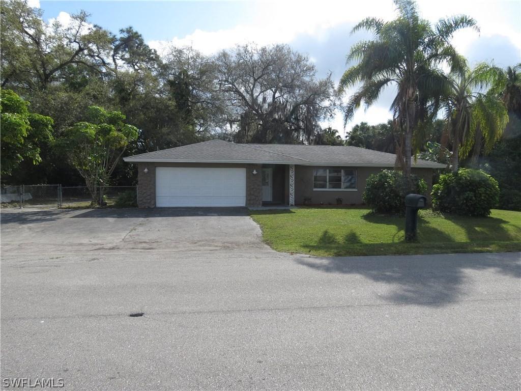 22 Maple Ave., Lehigh Acres, FL 33936