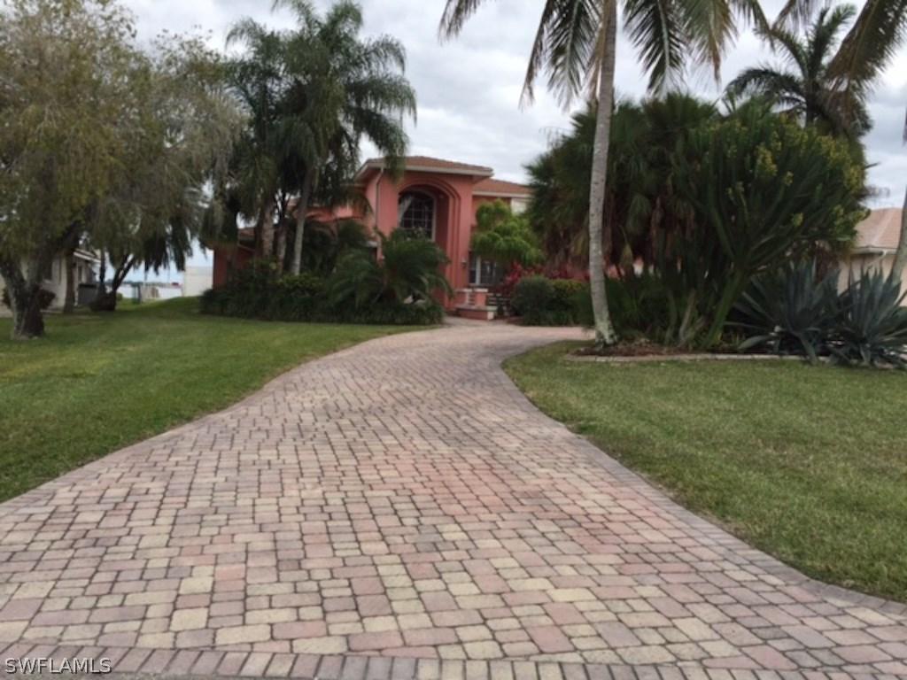 3727 SE 21st Pl., Cape Coral, FL 33904