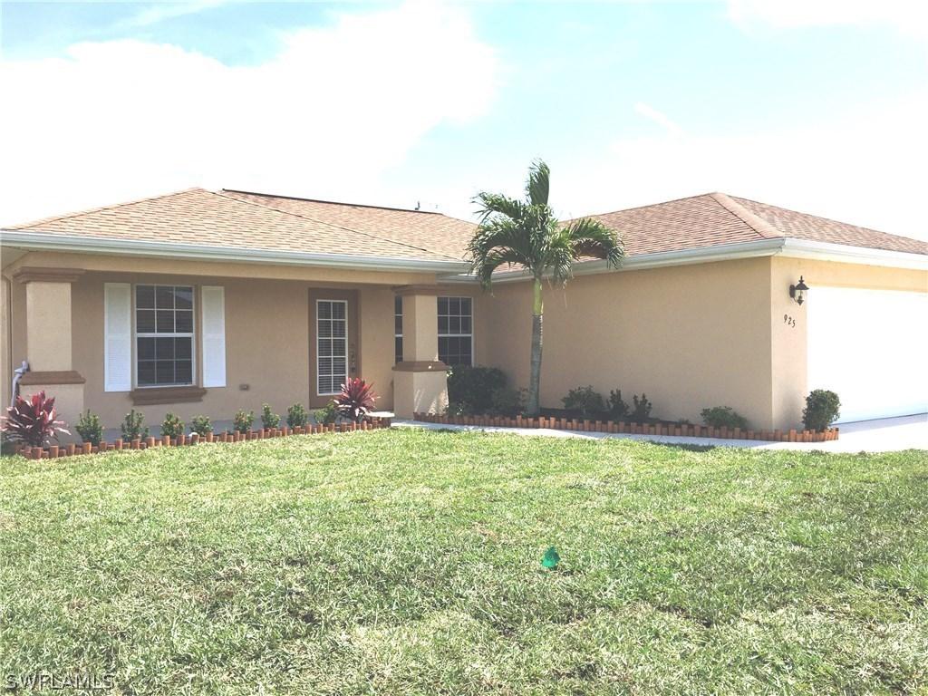 925 NE 4th Pl., Cape Coral, FL 33909