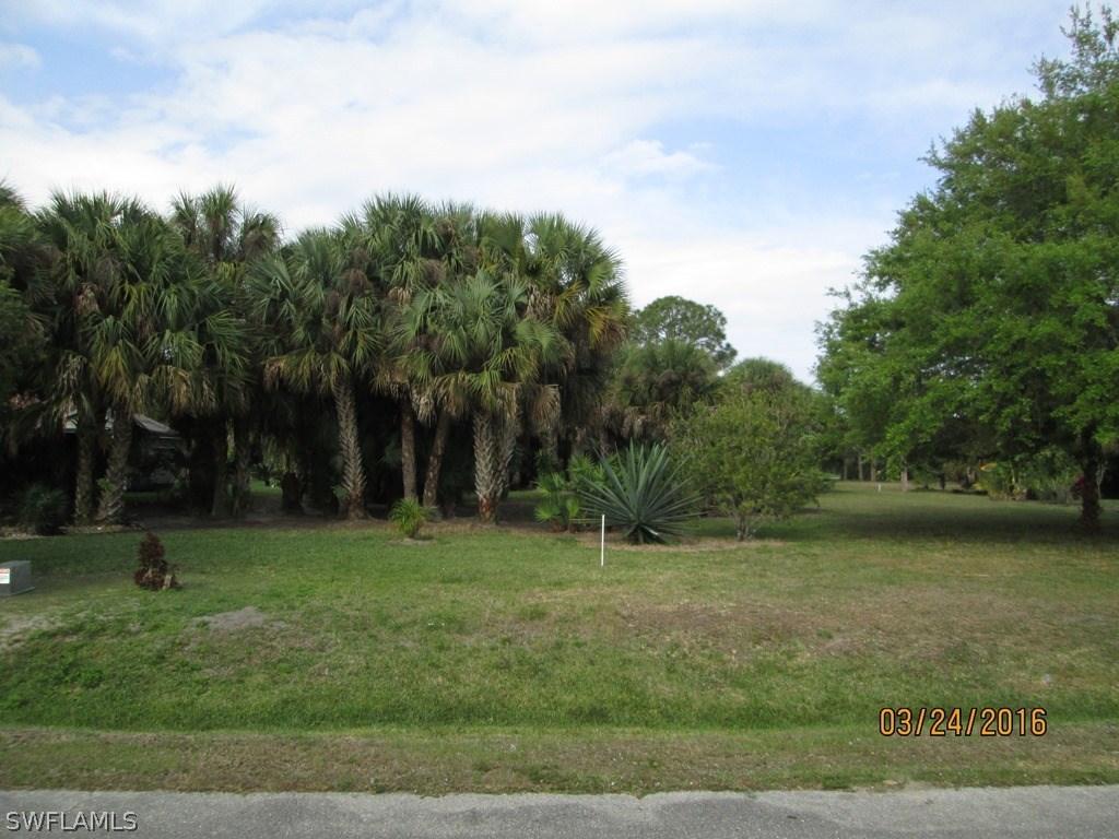 403 Hibiscus Ave., Lehigh Acres, FL 33972