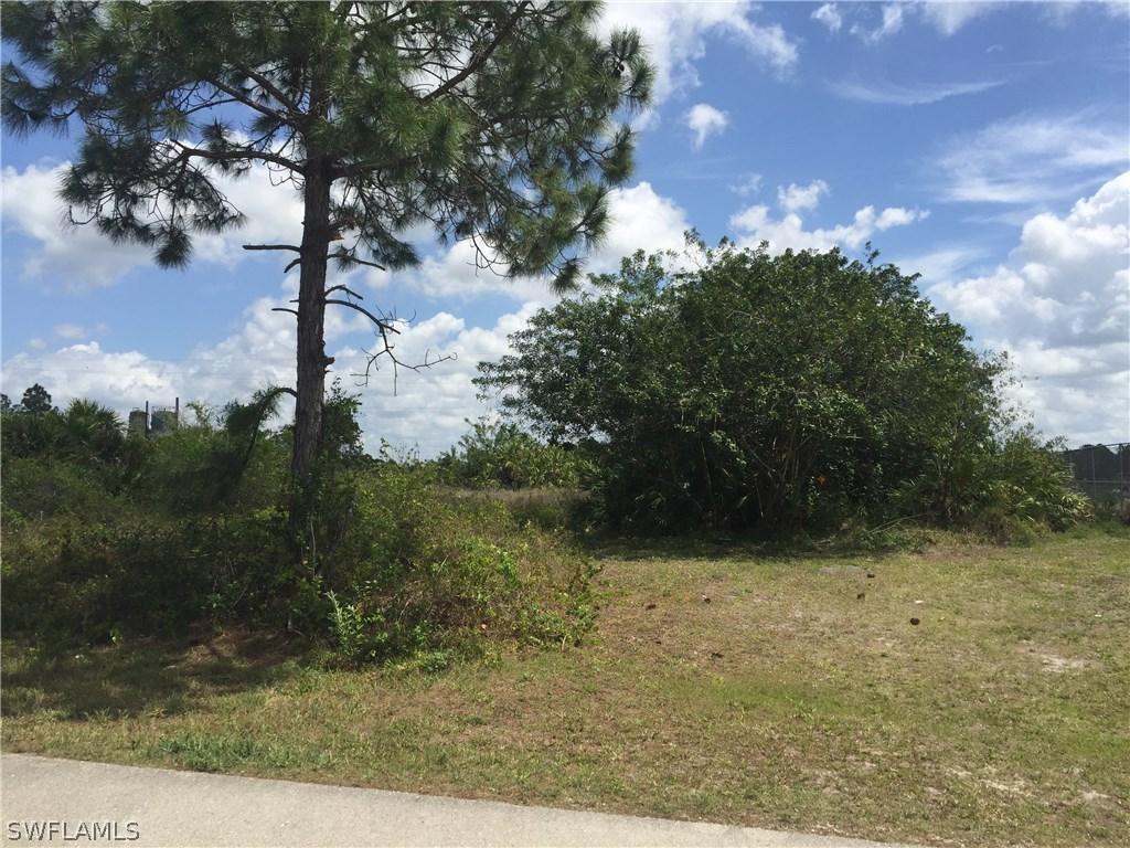 707 Azure Ave., Lehigh Acres, FL 33974