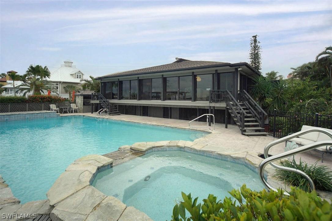 511 Carlos Cir., Fort Myers Beach, FL 33931