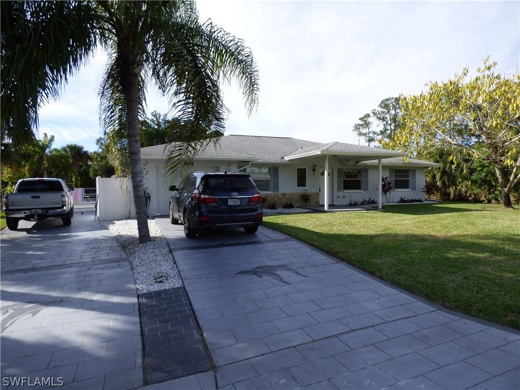 409 Poinsettia Ave., Lehigh Acres, FL 33972