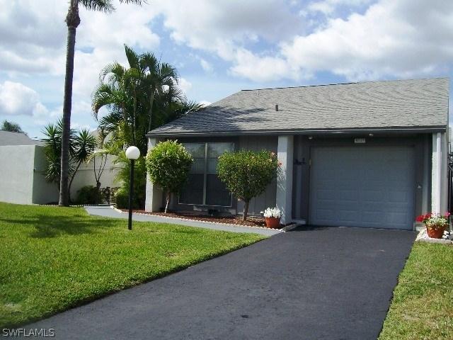 9717 Maplecrest Cir., Lehigh Acres, FL 33936
