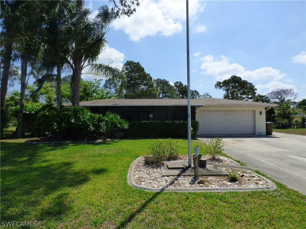 302 Greenwood Ave., Lehigh Acres, FL 33936