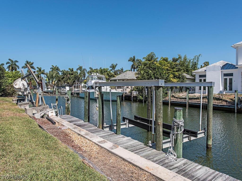 2140 Shad Ct., Naples, FL 34102