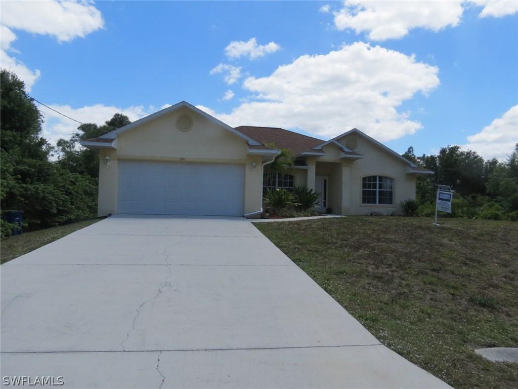 221 Wanatah Ave., Lehigh Acres, FL 33974