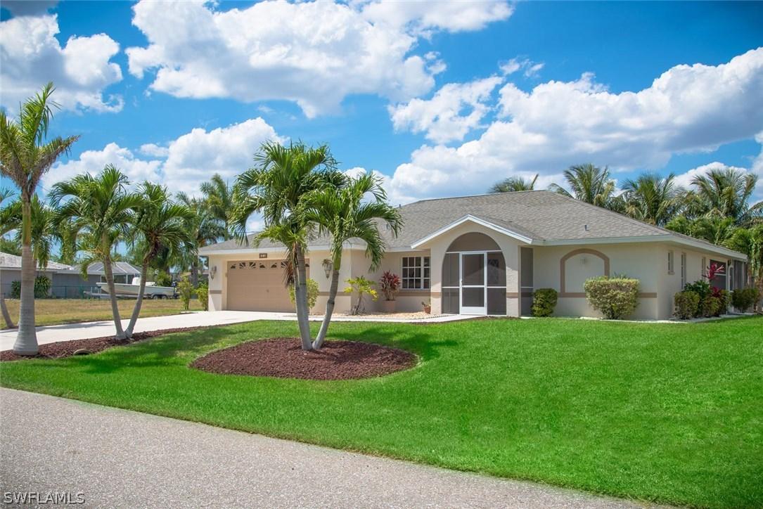 915 SE 28th Ter., Cape Coral, FL 33904