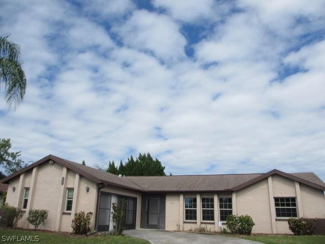 1925 SE 12th Ter., Cape Coral, FL 33990