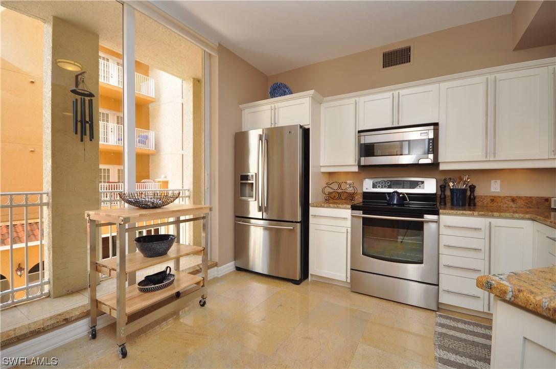 451 Bayfront Pl. #5202, Naples, FL 34102