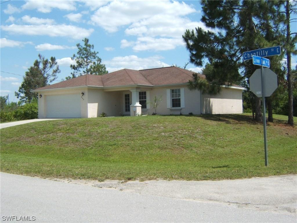 848 Chantilly St., Lehigh Acres, FL 33974