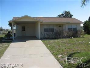 462 Valley Dr., Lehigh Acres, FL 33936