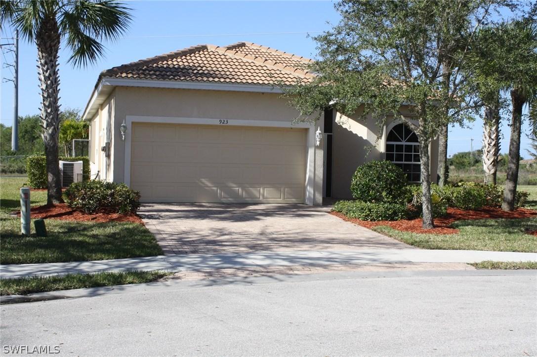 923 Golden Pond Ct., Cape Coral, FL 33909