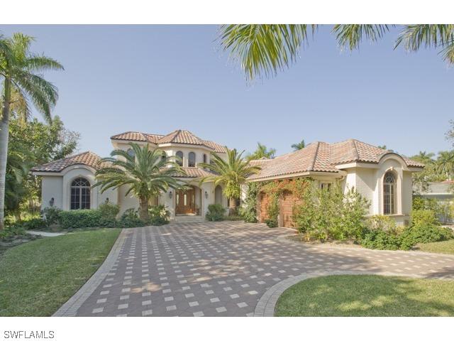 605 Palm Cir., Naples, FL 34102