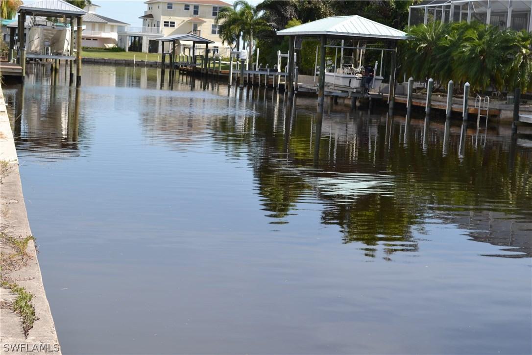 2385 Macadamia Ln., St. James City, FL 33956