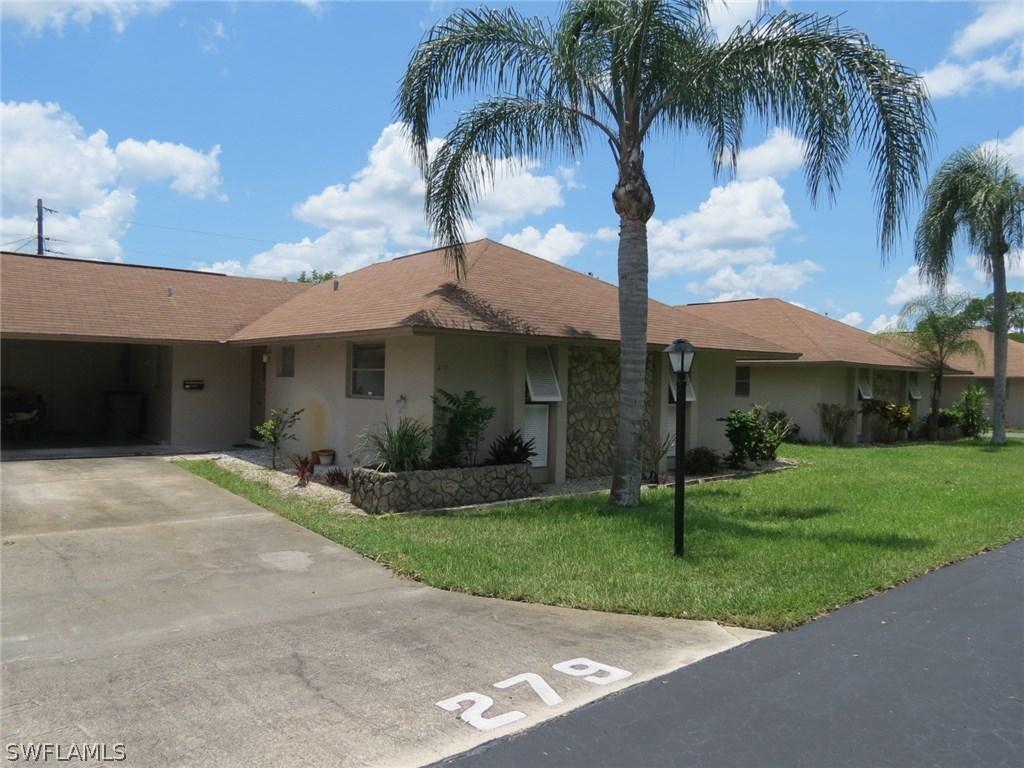 279 Rosewood Ct., Lehigh Acres, FL 33936
