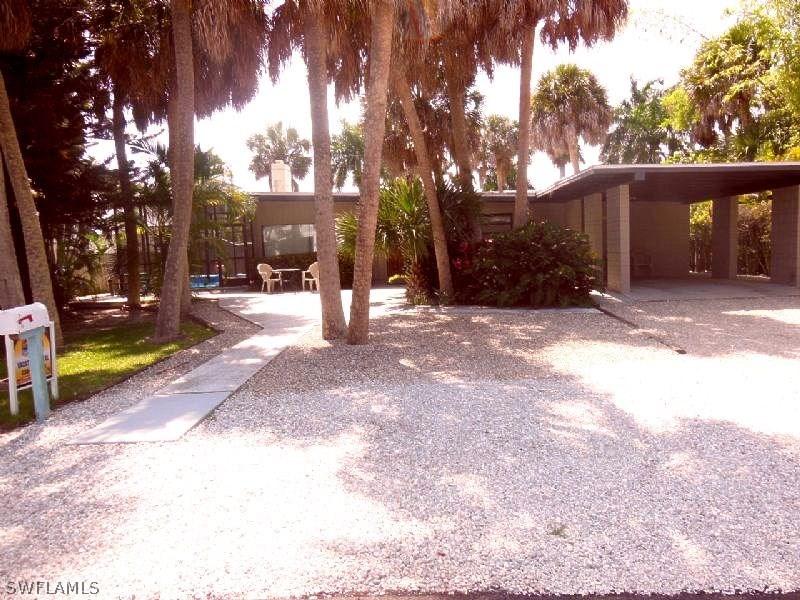 225 Delmar Ave., Fort Myers Beach, FL 33931
