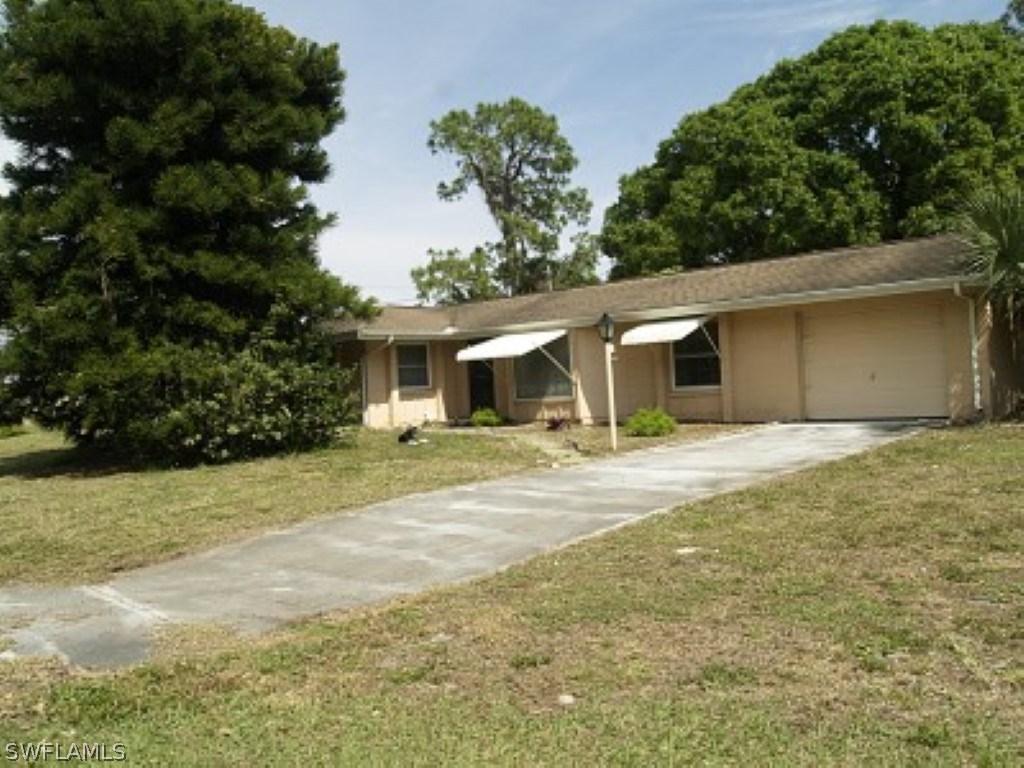 318 Lake Ave., Lehigh Acres, FL 33936