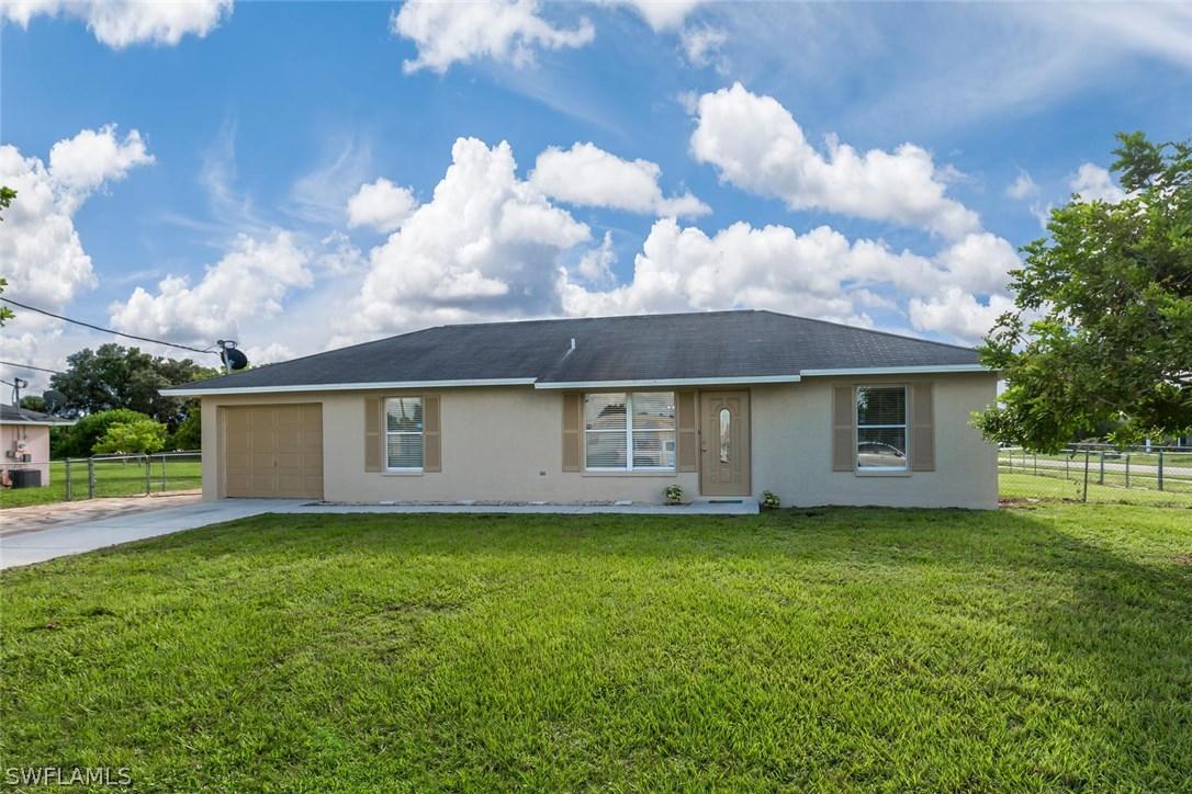 233 Schoolside Dr., Lehigh Acres, FL 33936