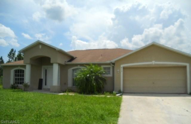 813 Pine Ave., Lehigh Acres, FL 33972