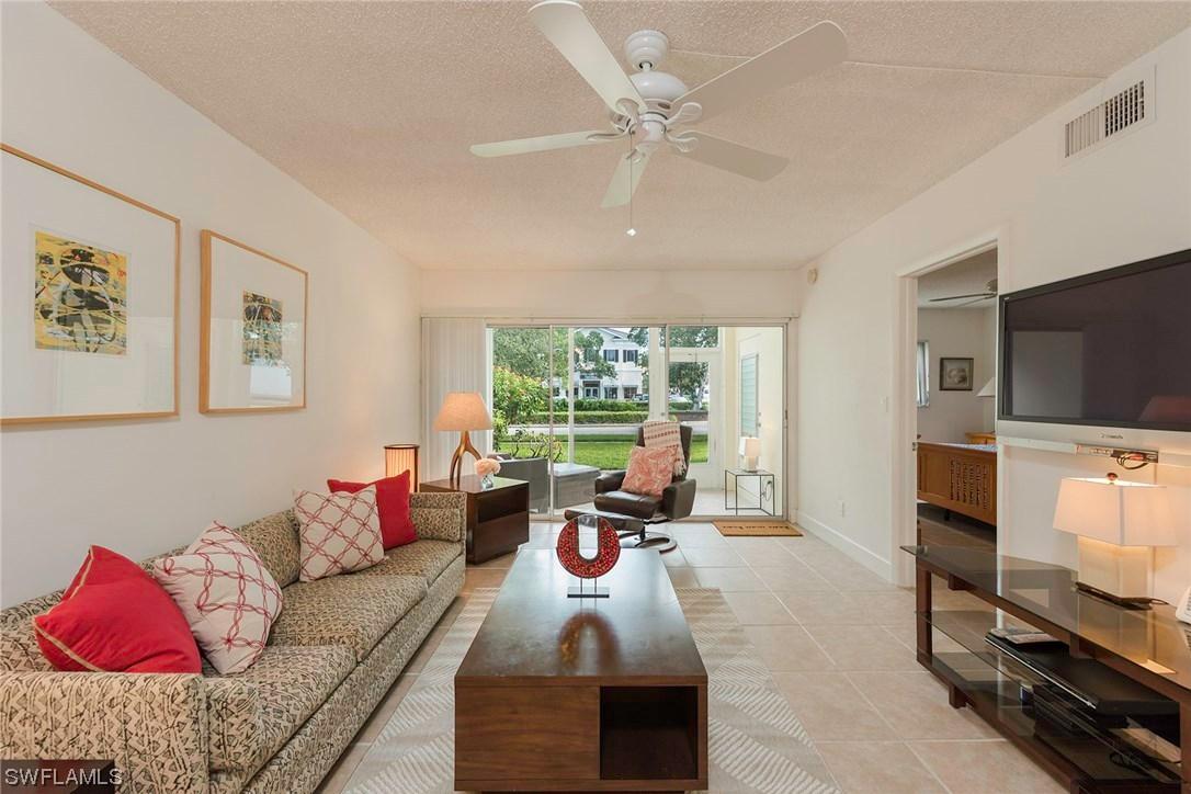 238 Banyan Blvd., Naples, FL 34102