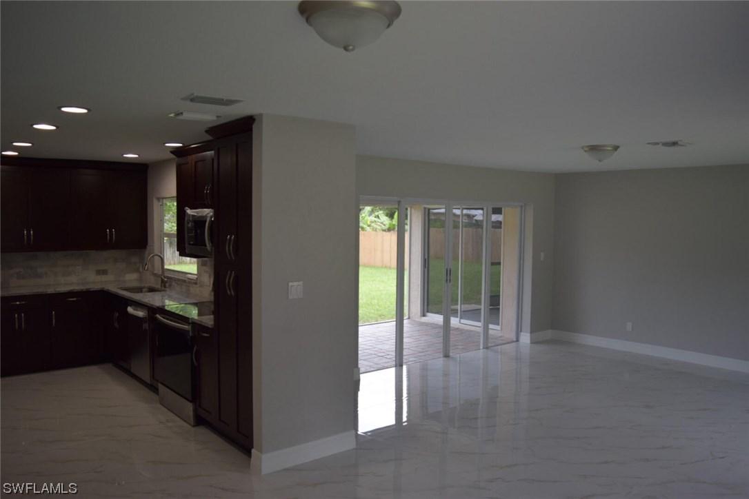 433 Castle Rd., Naples, FL 34119