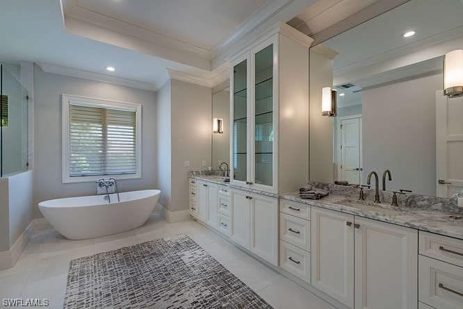 615 Fountainhead Ln., Naples, FL 34103