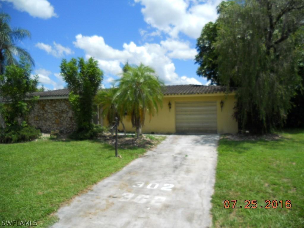 302 Dania St., Lehigh Acres, FL 33936