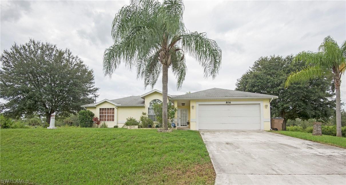 816 Mckinley Ave., Lehigh Acres, FL 33972