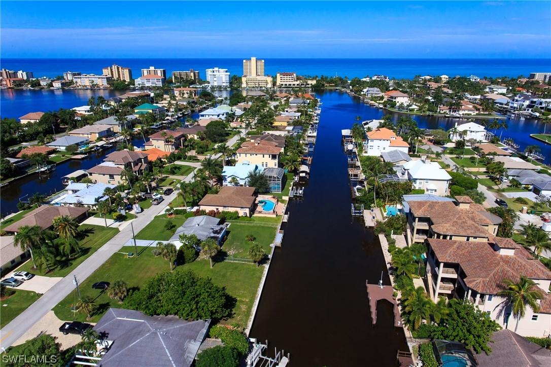 487 Trade Winds Ave., Naples, FL 34108