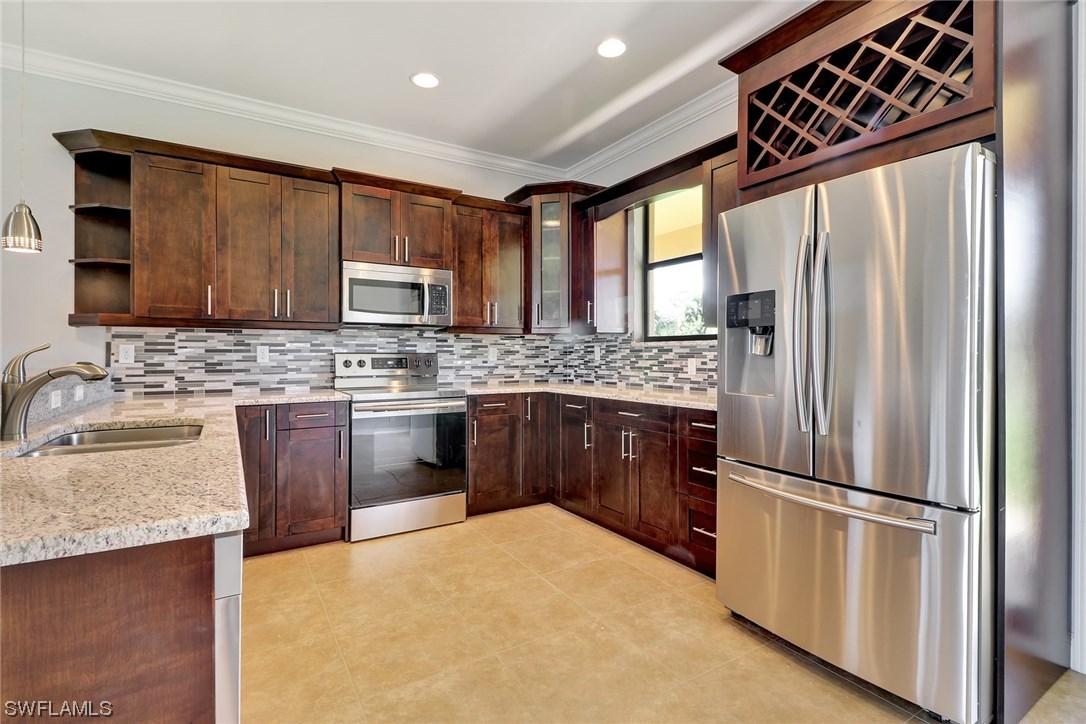 3770 33rd Ave., Naples, FL 34120