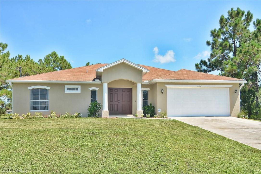 1221 Dunwoody St., Lehigh Acres, FL 33974