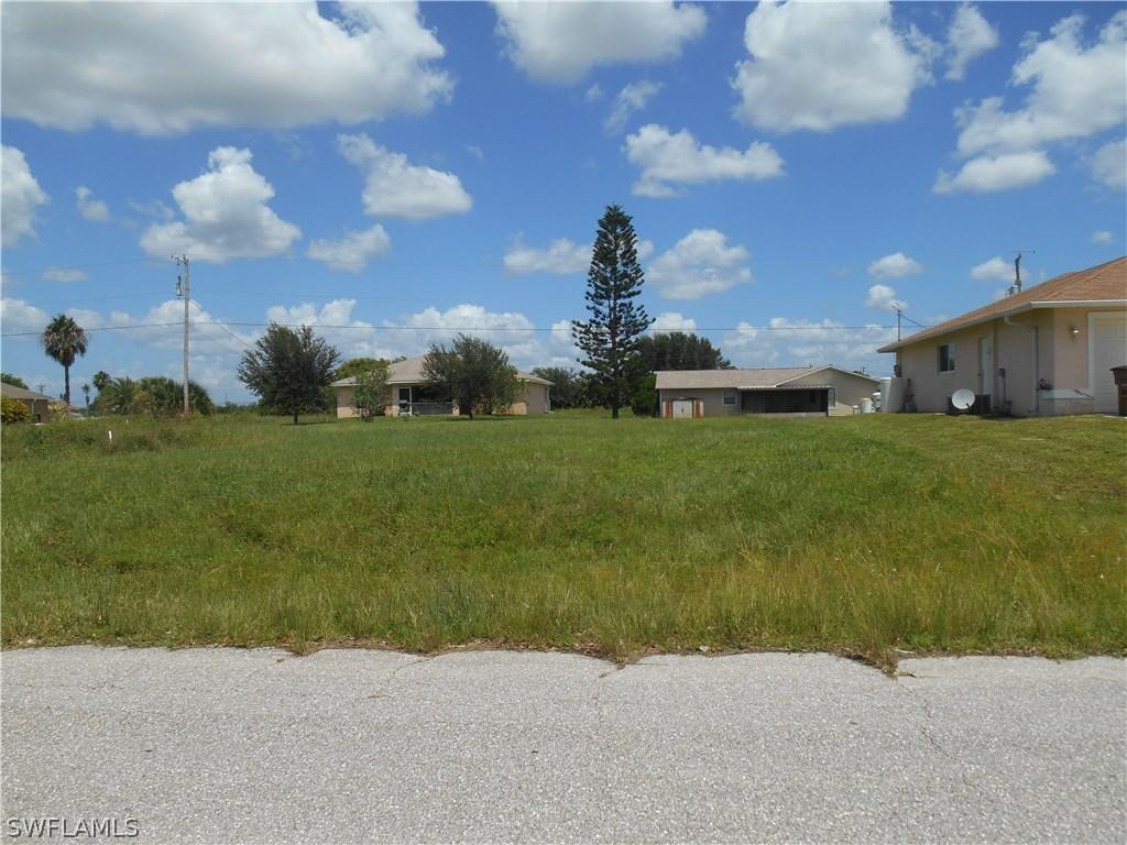 305 NW 4th Ter., Cape Coral, FL 33993