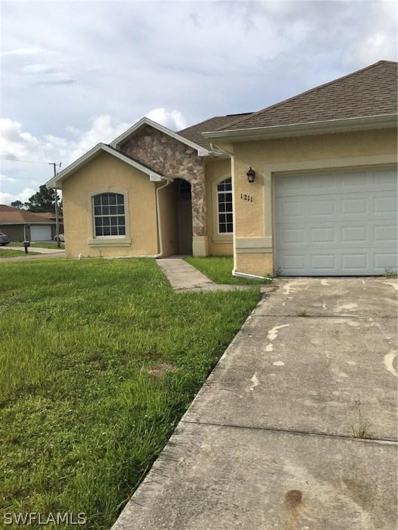 1211 Dodwin St., Lehigh Acres, FL 33974