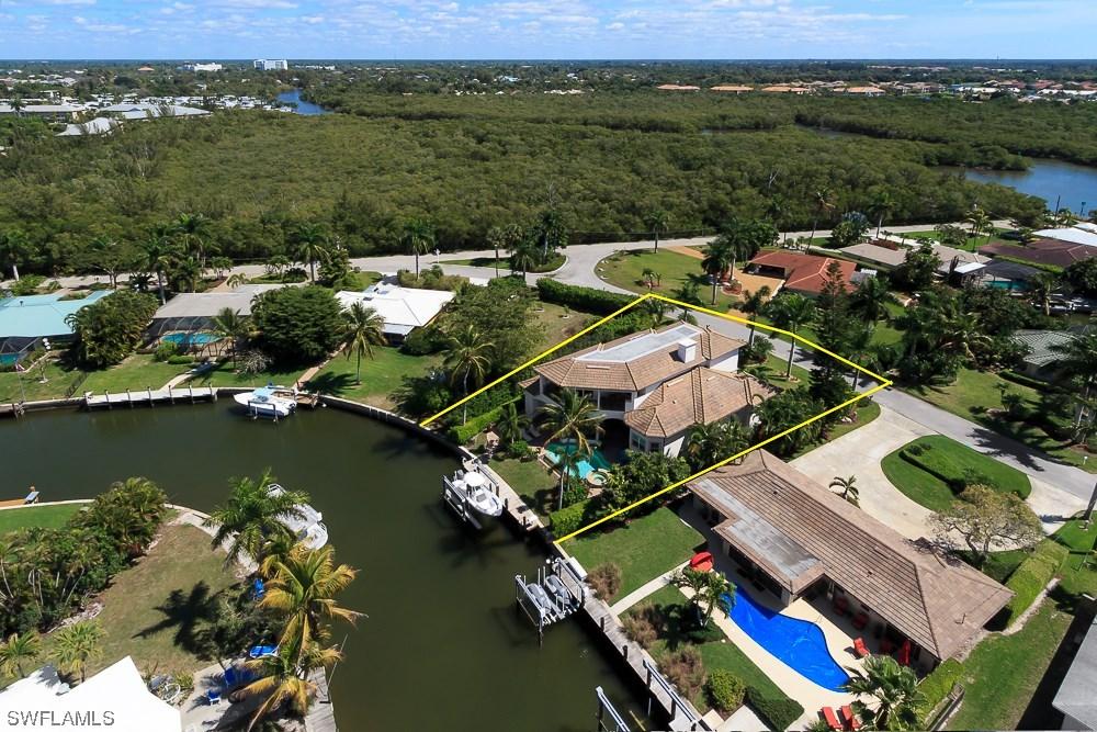 2080 Sheepshead Dr., Naples, FL 34102