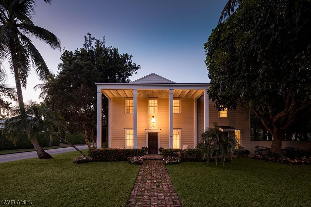 215 10th Ave., Naples, FL 34102